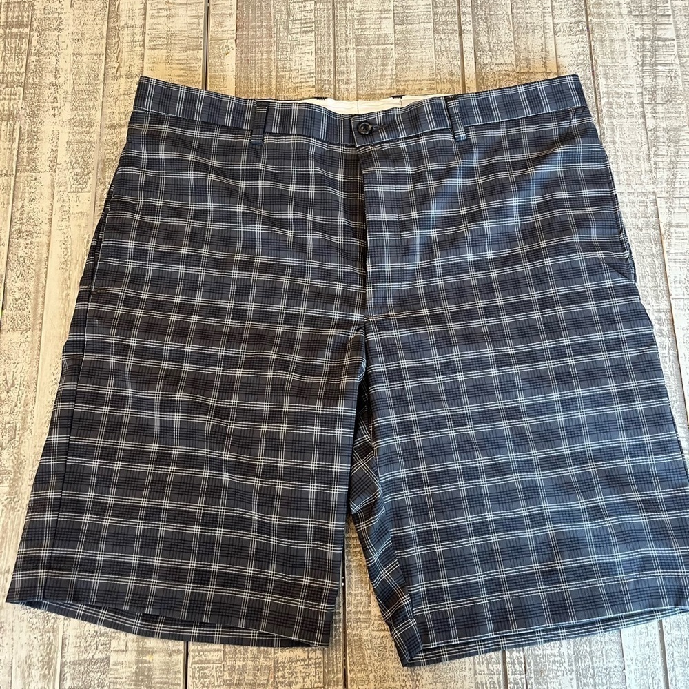 GREG NORMAN Flat Front Plaid Shorts size: 36